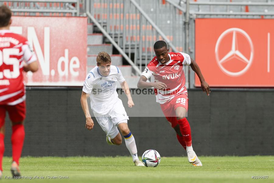 Ryan-Segon Adigo, FLYERALARM Arena, Würzburg, 17.07.2021, DFL, Freundschaftsspiele, sport, action, Fussball, Deutschland, Juli 2021, Saison 2021/2022, FCC, FWK, Regionalliga Nordost, 3. Liga, FC Carl Zeiss Jena, FC Würzburger Kickers - Bild-ID: 2299877