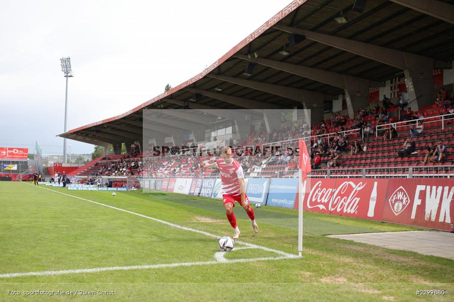 Feature, Eckball, Alexander Lungwitz, FLYERALARM Arena, Würzburg, 17.07.2021, DFL, Freundschaftsspiele, sport, action, Fussball, Deutschland, Juli 2021, Saison 2021/2022, FCC, FWK, Regionalliga Nordost, 3. Liga, FC Carl Zeiss Jena, FC Würzburger Kickers - Bild-ID: 2299880