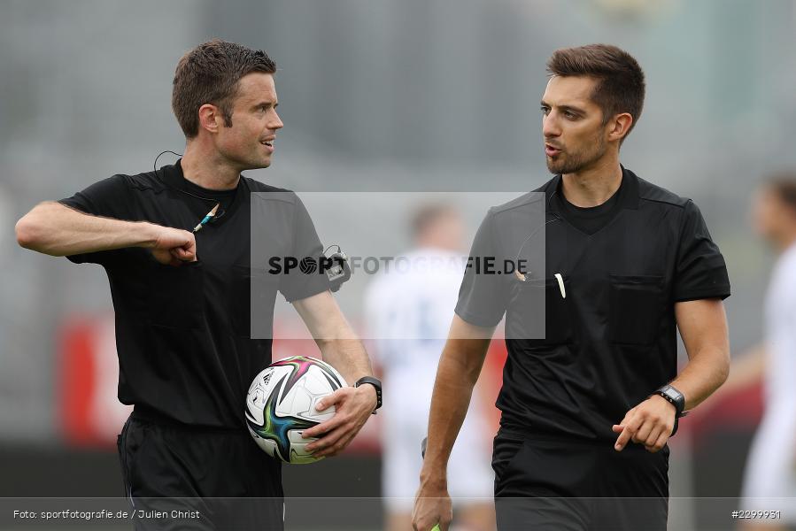 Germania Großwelzheim, FC Lindach, Schiedsrichter, Maximilian Ziegler, Simon Marx, FLYERALARM Arena, Würzburg, 17.07.2021, DFL, Freundschaftsspiele, sport, action, Fussball, Deutschland, Juli 2021, Saison 2021/2022, FCC, FWK, Regionalliga Nordost, 3. Liga, FC Carl Zeiss Jena, FC Würzburger Kickers - Bild-ID: 2299931 Germania Großwelzheim, FC Lindach, Schiedsrichter, Maximilian Ziegler, Simon Marx, FLYERALARM Arena, Würzburg, 17.07.2021, DFL, Freundschaftsspiele, sport, action, Fussball, Deutschland, Juli 2021, Saison 2021/2022, FCC, FWK, Regionalliga Nordost, 3. Liga, FC Carl Zeiss Jena, FC Würzburger Kickers - Bild-ID: 2299931