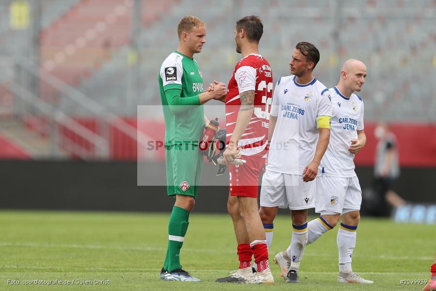 Maximilian Oesterhelweg, Christian Strohdiek, Hendrik Bonmann, FLYERALARM Arena, Würzburg, 17.07.2021, DFL, Freundschaftsspiele, sport, action, Fussball, Deutschland, Juli 2021, Saison 2021/2022, FCC, FWK, Regionalliga Nordost, 3. Liga, FC Carl Zeiss Jena, FC Würzburger Kickers - Bild-ID: 2299939