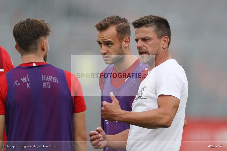 Anweisungen, Torsten Ziegner, FLYERALARM Arena, Würzburg, 17.07.2021, DFL, Freundschaftsspiele, sport, action, Fussball, Deutschland, Juli 2021, Saison 2021/2022, FCC, FWK, Regionalliga Nordost, 3. Liga, FC Carl Zeiss Jena, FC Würzburger Kickers - Bild-ID: 2299947 Anweisungen, Torsten Ziegner, FLYERALARM Arena, Würzburg, 17.07.2021, DFL, Freundschaftsspiele, sport, action, Fussball, Deutschland, Juli 2021, Saison 2021/2022, FCC, FWK, Regionalliga Nordost, 3. Liga, FC Carl Zeiss Jena, FC Würzburger Kickers - Bild-ID: 2299947