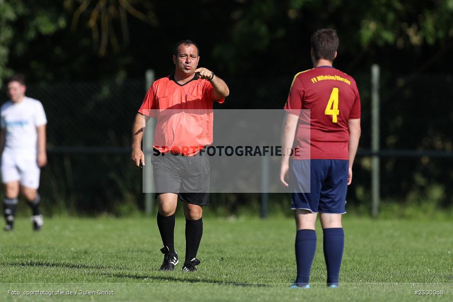 Hände, Arme, gestikuliert, Schiedsrichter, Ferki Mehana, Sportplatz, Karsbach, 18.07.2021, Freundschaftsspiele, sport, action, Fussball, Deutschland, Juli 2021, Saison 2021/2022, FV Mittelsinn/Obersinn, FC Karsbach - Bild-ID: 2300068