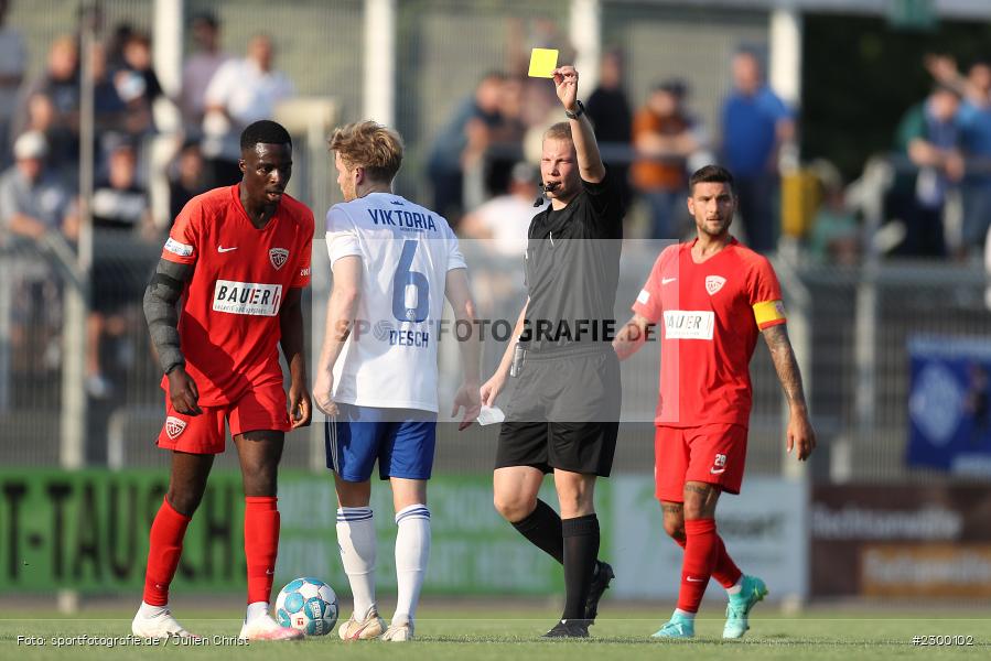 Roberto Desch, Schiedsrichter, Gelbe Karte, André Denzlein, Stadion am Schoenbusch, Aschaffenburg, 23.07.2021, BFV, sport, action, Fussball, Deutschland, Juli 2021, Saison 2021/2022, TSV, SVA, Regionalliga Bayern, TSV Buchbach, SV Viktoria Aschaffenburg - Bild-ID: 2300102 Roberto Desch, Schiedsrichter, Gelbe Karte, André Denzlein, Stadion am Schoenbusch, Aschaffenburg, 23.07.2021, BFV, sport, action, Fussball, Deutschland, Juli 2021, Saison 2021/2022, TSV, SVA, Regionalliga Bayern, TSV Buchbach, SV Viktoria Aschaffenburg - Bild-ID: 2300102