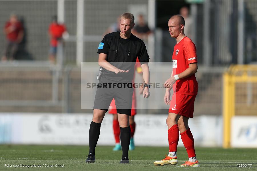 Schiedsrichter, André Denzlein, Stadion am Schoenbusch, Aschaffenburg, 23.07.2021, BFV, sport, action, Fussball, Deutschland, Juli 2021, Saison 2021/2022, TSV, SVA, Regionalliga Bayern, TSV Buchbach, SV Viktoria Aschaffenburg - Bild-ID: 2300177