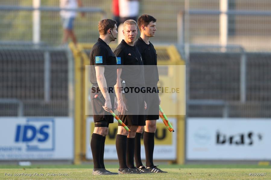 Markus Görtler, Assistenten, Schiedsrichter, André Denzlein, Stadion am Schoenbusch, Aschaffenburg, 23.07.2021, BFV, sport, action, Fussball, Deutschland, Juli 2021, Saison 2021/2022, TSV, SVA, Regionalliga Bayern, TSV Buchbach, SV Viktoria Aschaffenburg - Bild-ID: 2300247