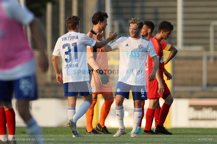 Abklatschen, Tim Littmann, Stadion am Schoenbusch, Aschaffenburg, 23.07.2021, BFV, sport, action, Fussball, Deutschland, Juli 2021, Saison 2021/2022, TSV, SVA, Regionalliga Bayern, TSV Buchbach, SV Viktoria Aschaffenburg - Bild-ID: 2300248