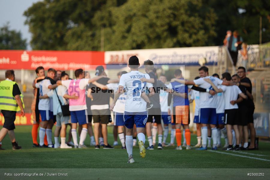 Mannschaftskreis, Daniel Cheron, Stadion am Schoenbusch, Aschaffenburg, 23.07.2021, BFV, sport, action, Fussball, Deutschland, Juli 2021, Saison 2021/2022, TSV, SVA, Regionalliga Bayern, TSV Buchbach, SV Viktoria Aschaffenburg - Bild-ID: 2300252