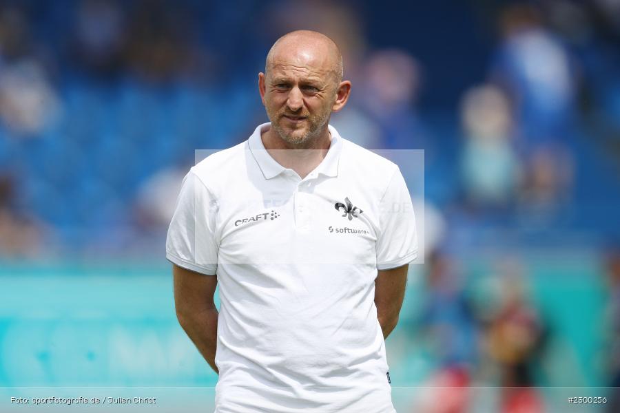 Trainer, Torsten Lieberknecht, Merck-Stadion, Darmstadt, 24.07.2021, DFL, sport, action, Fussball, Deutschland, Juli 2021, Saison 2021/2022, SSV, SVD, Bundesliga, 2. Bundesliga, SSV Jahn Regensburg, SV Darmstadt 98 - Bild-ID: 2300256