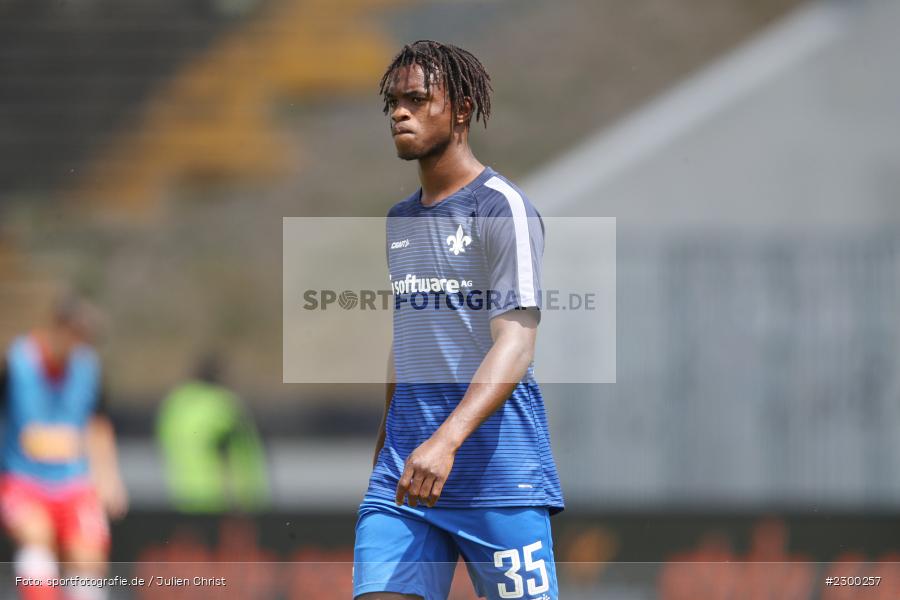 John Peter Sesay, Merck-Stadion, Darmstadt, 24.07.2021, DFL, sport, action, Fussball, Deutschland, Juli 2021, Saison 2021/2022, SSV, SVD, Bundesliga, 2. Bundesliga, SSV Jahn Regensburg, SV Darmstadt 98 - Bild-ID: 2300257