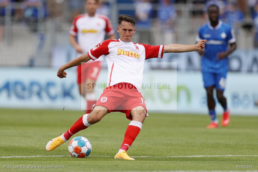 Konrad Faber, Merck-Stadion, Darmstadt, 24.07.2021, DFL, sport, action, Fussball, Deutschland, Juli 2021, Saison 2021/2022, SSV, SVD, Bundesliga, 2. Bundesliga, SSV Jahn Regensburg, SV Darmstadt 98 - Bild-ID: 2300263