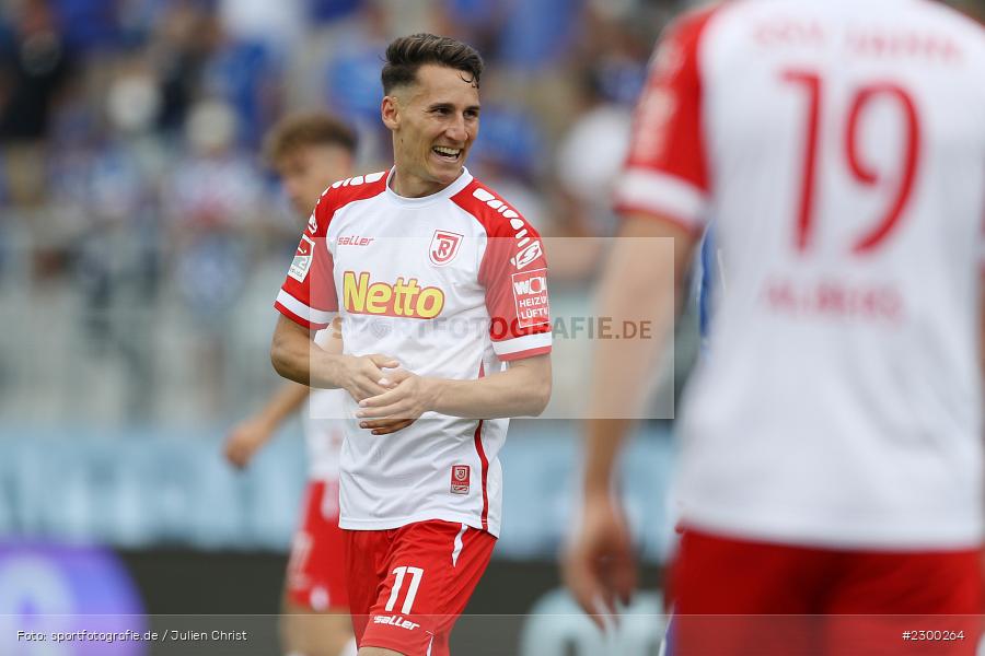 Konrad Faber, Merck-Stadion, Darmstadt, 24.07.2021, DFL, sport, action, Fussball, Deutschland, Juli 2021, Saison 2021/2022, SSV, SVD, Bundesliga, 2. Bundesliga, SSV Jahn Regensburg, SV Darmstadt 98 - Bild-ID: 2300264 Konrad Faber, Merck-Stadion, Darmstadt, 24.07.2021, DFL, sport, action, Fussball, Deutschland, Juli 2021, Saison 2021/2022, SSV, SVD, Bundesliga, 2. Bundesliga, SSV Jahn Regensburg, SV Darmstadt 98 - Bild-ID: 2300264
