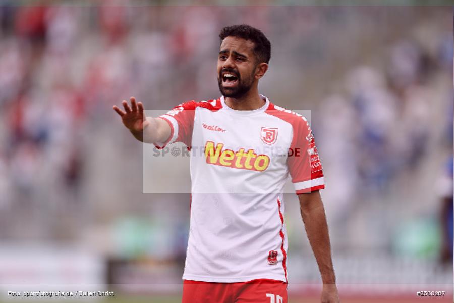 gibt Anweisungen, Hände, Arme, gestikuliert, Sarpreet Singh, Merck-Stadion, Darmstadt, 24.07.2021, DFL, sport, action, Fussball, Deutschland, Juli 2021, Saison 2021/2022, SSV, SVD, Bundesliga, 2. Bundesliga, SSV Jahn Regensburg, SV Darmstadt 98 - Bild-ID: 2300287