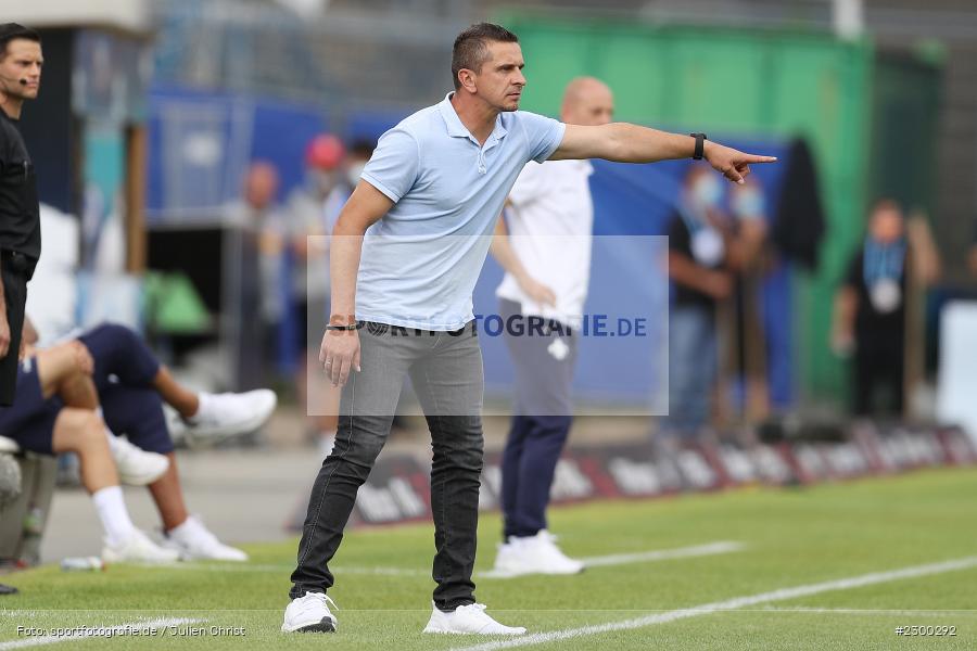 Hände, Arme, gestikuliert, Mersad Selimbegovic, Merck-Stadion, Darmstadt, 24.07.2021, DFL, sport, action, Fussball, Deutschland, Juli 2021, Saison 2021/2022, SSV, SVD, Bundesliga, 2. Bundesliga, SSV Jahn Regensburg, SV Darmstadt 98 - Bild-ID: 2300292
