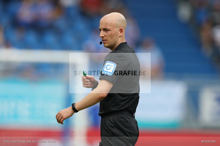 Schiedsrichter, Nicolas Winter, Merck-Stadion, Darmstadt, 24.07.2021, DFL, sport, action, Fussball, Deutschland, Juli 2021, Saison 2021/2022, SSV, SVD, Bundesliga, 2. Bundesliga, SSV Jahn Regensburg, SV Darmstadt 98 - Bild-ID: 2300298 Schiedsrichter, Nicolas Winter, Merck-Stadion, Darmstadt, 24.07.2021, DFL, sport, action, Fussball, Deutschland, Juli 2021, Saison 2021/2022, SSV, SVD, Bundesliga, 2. Bundesliga, SSV Jahn Regensburg, SV Darmstadt 98 - Bild-ID: 2300298