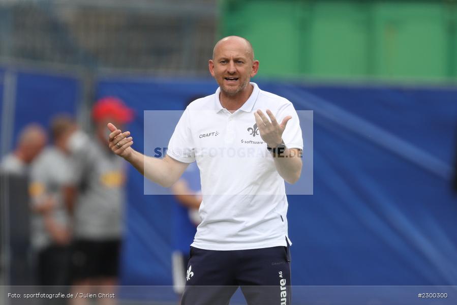 Hände, Arme, gestikuliert, Torsten Lieberknecht, Merck-Stadion, Darmstadt, 24.07.2021, DFL, sport, action, Fussball, Deutschland, Juli 2021, Saison 2021/2022, SSV, SVD, Bundesliga, 2. Bundesliga, SSV Jahn Regensburg, SV Darmstadt 98 - Bild-ID: 2300300 Hände, Arme, gestikuliert, Torsten Lieberknecht, Merck-Stadion, Darmstadt, 24.07.2021, DFL, sport, action, Fussball, Deutschland, Juli 2021, Saison 2021/2022, SSV, SVD, Bundesliga, 2. Bundesliga, SSV Jahn Regensburg, SV Darmstadt 98 - Bild-ID: 2300300
