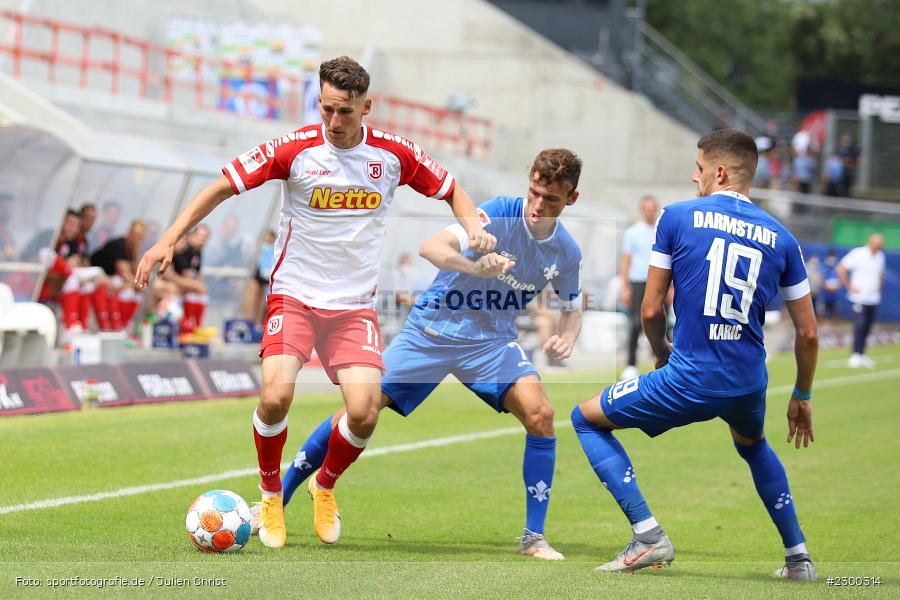 Konrad Faber, Merck-Stadion, Darmstadt, 24.07.2021, DFL, sport, action, Fussball, Deutschland, Juli 2021, Saison 2021/2022, SSV, SVD, Bundesliga, 2. Bundesliga, SSV Jahn Regensburg, SV Darmstadt 98 - Bild-ID: 2300314