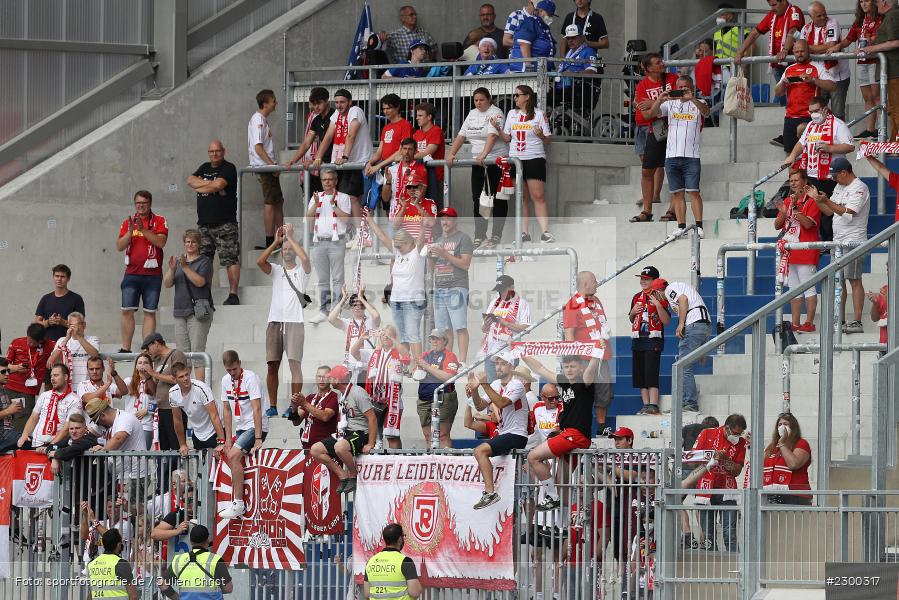 Pure Leidenschaft, Fans, Merck-Stadion, Darmstadt, 24.07.2021, DFL, sport, action, Fussball, Deutschland, Juli 2021, Saison 2021/2022, SSV, SVD, Bundesliga, 2. Bundesliga, SSV Jahn Regensburg, SV Darmstadt 98 - Bild-ID: 2300317