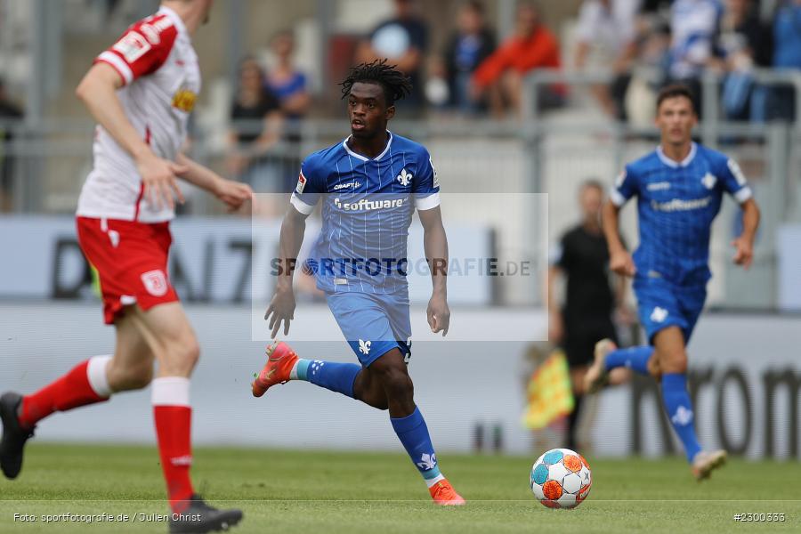 John Peter Sesay, Merck-Stadion, Darmstadt, 24.07.2021, DFL, sport, action, Fussball, Deutschland, Juli 2021, Saison 2021/2022, SSV, SVD, Bundesliga, 2. Bundesliga, SSV Jahn Regensburg, SV Darmstadt 98 - Bild-ID: 2300333