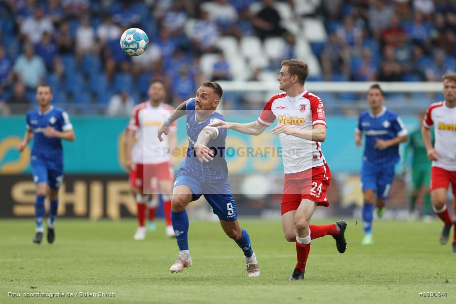 Scott Kennedy, Phillip Tietz, Merck-Stadion, Darmstadt, 24.07.2021, DFL, sport, action, Fussball, Deutschland, Juli 2021, Saison 2021/2022, SSV, SVD, Bundesliga, 2. Bundesliga, SSV Jahn Regensburg, SV Darmstadt 98 - Bild-ID: 2300341