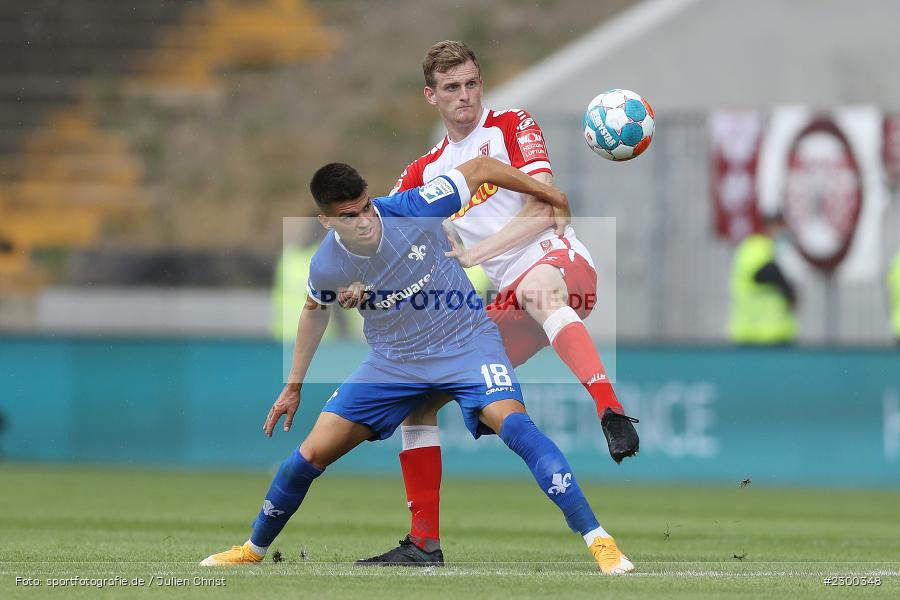Scott Kennedy, Mathias Honsak, Merck-Stadion, Darmstadt, 24.07.2021, DFL, sport, action, Fussball, Deutschland, Juli 2021, Saison 2021/2022, SSV, SVD, Bundesliga, 2. Bundesliga, SSV Jahn Regensburg, SV Darmstadt 98 - Bild-ID: 2300348