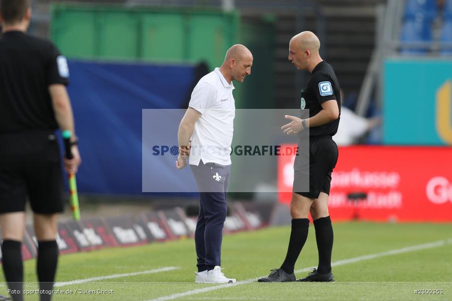 Dialog, Torsten Lieberknecht, Nicolas Winter, Merck-Stadion, Darmstadt, 24.07.2021, DFL, sport, action, Fussball, Deutschland, Juli 2021, Saison 2021/2022, SSV, SVD, Bundesliga, 2. Bundesliga, SSV Jahn Regensburg, SV Darmstadt 98 - Bild-ID: 2300353