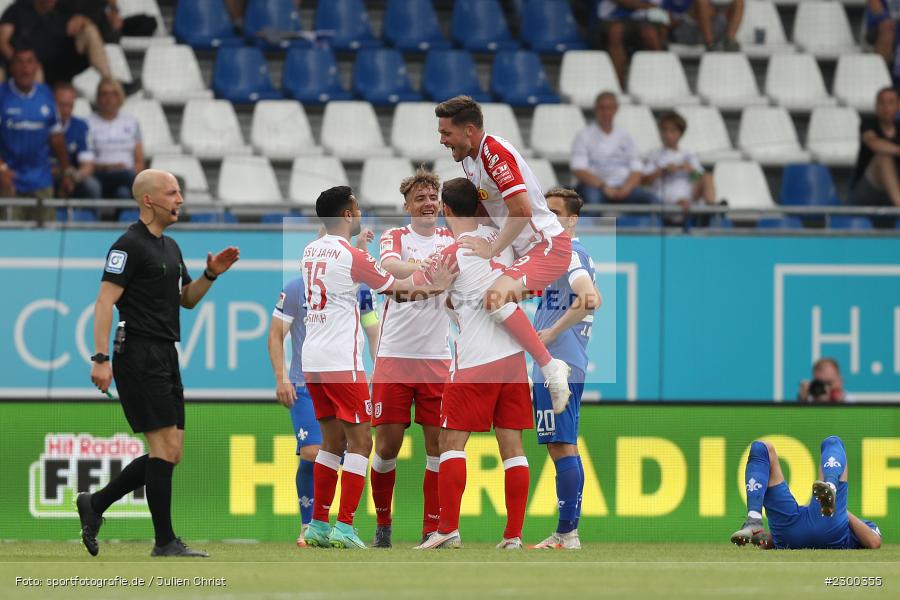 Andreas Albers, Sarpreet Singh, Torjubel, Benedikt Gimber, Merck-Stadion, Darmstadt, 24.07.2021, DFL, sport, action, Fussball, Deutschland, Juli 2021, Saison 2021/2022, SSV, SVD, Bundesliga, 2. Bundesliga, SSV Jahn Regensburg, SV Darmstadt 98 - Bild-ID: 2300355