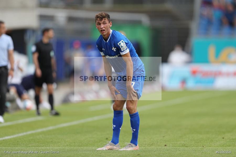 Hadern, Benjamin Goller, Merck-Stadion, Darmstadt, 24.07.2021, DFL, sport, action, Fussball, Deutschland, Juli 2021, Saison 2021/2022, SSV, SVD, Bundesliga, 2. Bundesliga, SSV Jahn Regensburg, SV Darmstadt 98 - Bild-ID: 2300358 Hadern, Benjamin Goller, Merck-Stadion, Darmstadt, 24.07.2021, DFL, sport, action, Fussball, Deutschland, Juli 2021, Saison 2021/2022, SSV, SVD, Bundesliga, 2. Bundesliga, SSV Jahn Regensburg, SV Darmstadt 98 - Bild-ID: 2300358