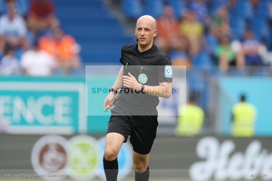 Schiedsrichter, Nicolas Winter, Merck-Stadion, Darmstadt, 24.07.2021, DFL, sport, action, Fussball, Deutschland, Juli 2021, Saison 2021/2022, SSV, SVD, Bundesliga, 2. Bundesliga, SSV Jahn Regensburg, SV Darmstadt 98 - Bild-ID: 2300371