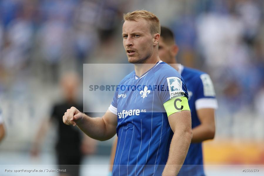Fabian Holland, Merck-Stadion, Darmstadt, 24.07.2021, DFL, sport, action, Fussball, Deutschland, Juli 2021, Saison 2021/2022, SSV, SVD, Bundesliga, 2. Bundesliga, SSV Jahn Regensburg, SV Darmstadt 98 - Bild-ID: 2300379