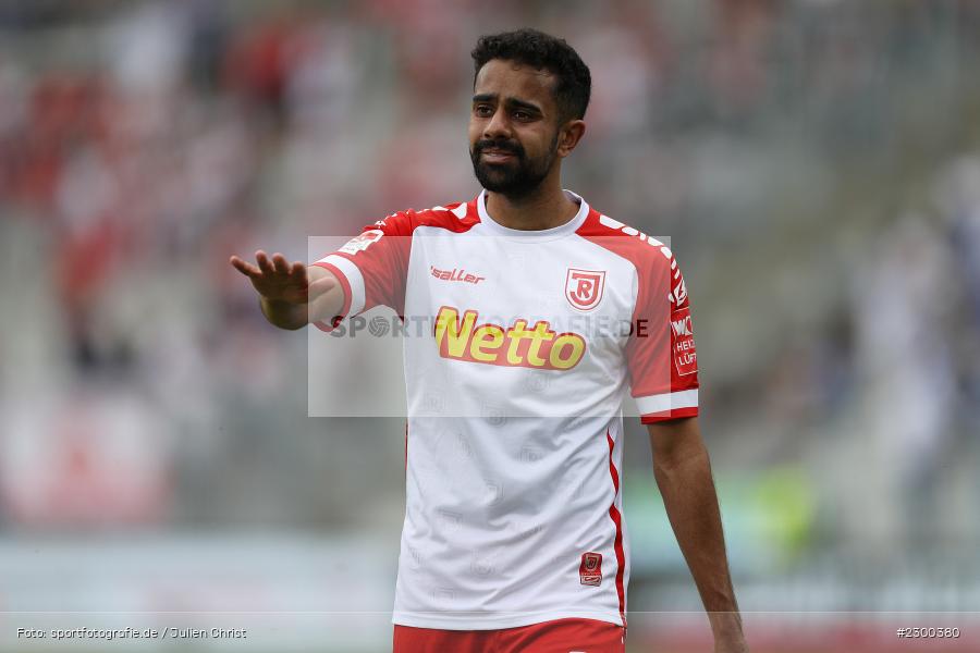 Hände, Arme, gestikuliert, Sarpreet Singh, Merck-Stadion, Darmstadt, 24.07.2021, DFL, sport, action, Fussball, Deutschland, Juli 2021, Saison 2021/2022, SSV, SVD, Bundesliga, 2. Bundesliga, SSV Jahn Regensburg, SV Darmstadt 98 - Bild-ID: 2300380