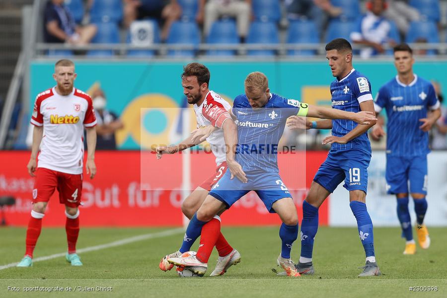 Fabian Holland, Merck-Stadion, Darmstadt, 24.07.2021, DFL, sport, action, Fussball, Deutschland, Juli 2021, Saison 2021/2022, SSV, SVD, Bundesliga, 2. Bundesliga, SSV Jahn Regensburg, SV Darmstadt 98 - Bild-ID: 2300398