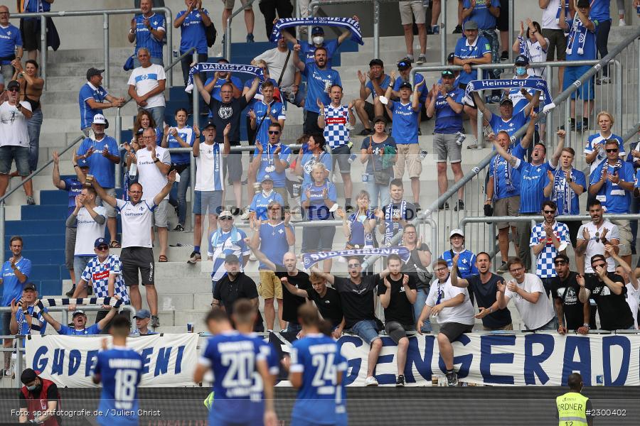Fans, Merck-Stadion, Darmstadt, 24.07.2021, DFL, sport, action, Fussball, Deutschland, Juli 2021, Saison 2021/2022, SSV, SVD, Bundesliga, 2. Bundesliga, SSV Jahn Regensburg, SV Darmstadt 98 - Bild-ID: 2300402