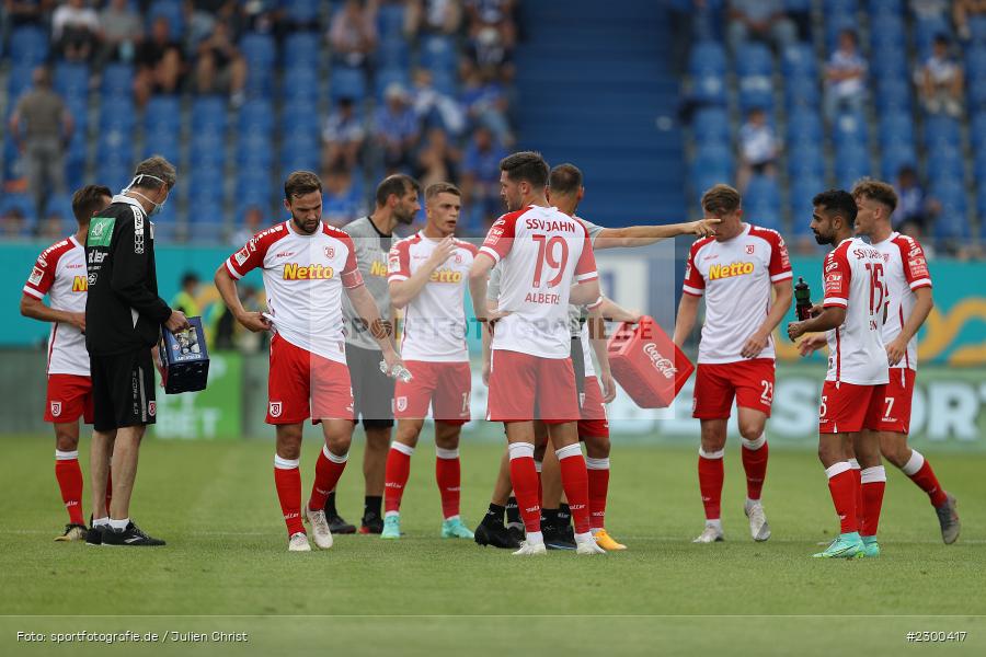 Andreas Albers, Trinkpause, Merck-Stadion, Darmstadt, 24.07.2021, DFL, sport, action, Fussball, Deutschland, Juli 2021, Saison 2021/2022, SSV, SVD, Bundesliga, 2. Bundesliga, SSV Jahn Regensburg, SV Darmstadt 98 - Bild-ID: 2300417 Andreas Albers, Trinkpause, Merck-Stadion, Darmstadt, 24.07.2021, DFL, sport, action, Fussball, Deutschland, Juli 2021, Saison 2021/2022, SSV, SVD, Bundesliga, 2. Bundesliga, SSV Jahn Regensburg, SV Darmstadt 98 - Bild-ID: 2300417