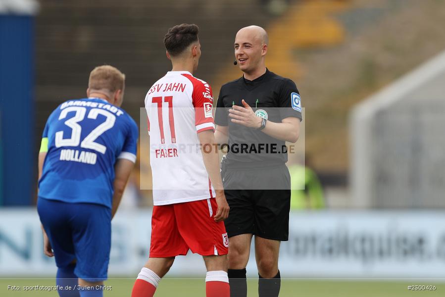 Schiedsrichter, Nicolas Winter, Merck-Stadion, Darmstadt, 24.07.2021, DFL, sport, action, Fussball, Deutschland, Juli 2021, Saison 2021/2022, SSV, SVD, Bundesliga, 2. Bundesliga, SSV Jahn Regensburg, SV Darmstadt 98 - Bild-ID: 2300426 Schiedsrichter, Nicolas Winter, Merck-Stadion, Darmstadt, 24.07.2021, DFL, sport, action, Fussball, Deutschland, Juli 2021, Saison 2021/2022, SSV, SVD, Bundesliga, 2. Bundesliga, SSV Jahn Regensburg, SV Darmstadt 98 - Bild-ID: 2300426