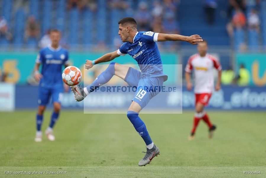 Emir Karic, Merck-Stadion, Darmstadt, 24.07.2021, DFL, sport, action, Fussball, Deutschland, Juli 2021, Saison 2021/2022, SSV, SVD, Bundesliga, 2. Bundesliga, SSV Jahn Regensburg, SV Darmstadt 98 - Bild-ID: 2300434 Emir Karic, Merck-Stadion, Darmstadt, 24.07.2021, DFL, sport, action, Fussball, Deutschland, Juli 2021, Saison 2021/2022, SSV, SVD, Bundesliga, 2. Bundesliga, SSV Jahn Regensburg, SV Darmstadt 98 - Bild-ID: 2300434