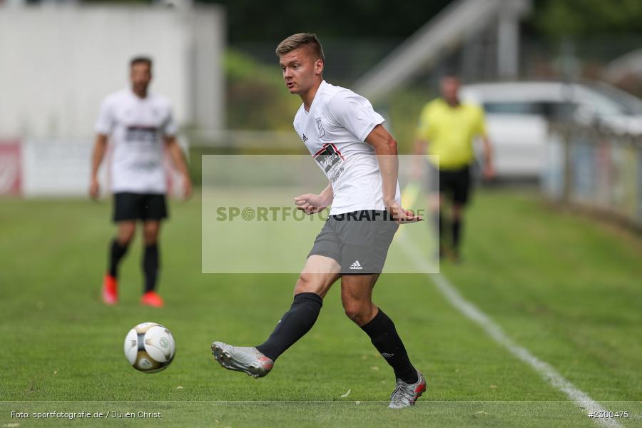 Louis Matko, sport, action, Sportplatz Duivenallee, Saison 2021/2022, Juli 2021, Gemünden, Fussball, FVGS, FV Gemünden/Seifriedsburg, FCM, FC Mömlingen, Deutschland, Bezirksliga Unterfranken West, BFV, 25.07.2021 - Bild-ID: 2300475