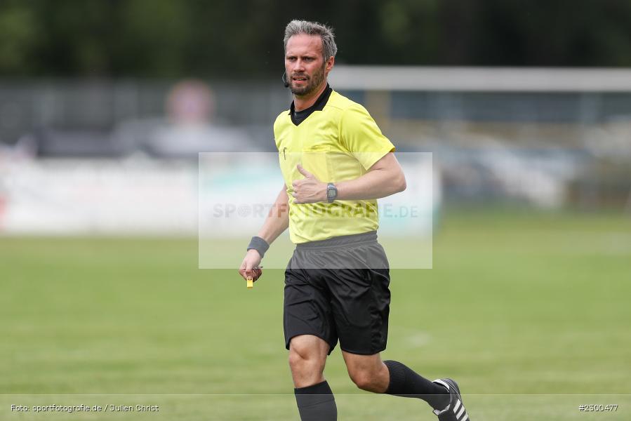 Schiedsrichter, Benedikt Bruns, sport, action, Sportplatz Duivenallee, Saison 2021/2022, Juli 2021, Gemünden, Fussball, FVGS, FV Gemünden/Seifriedsburg, FCM, FC Mömlingen, Deutschland, Bezirksliga Unterfranken West, BFV, 25.07.2021 - Bild-ID: 2300477 Schiedsrichter, Benedikt Bruns, sport, action, Sportplatz Duivenallee, Saison 2021/2022, Juli 2021, Gemünden, Fussball, FVGS, FV Gemünden/Seifriedsburg, FCM, FC Mömlingen, Deutschland, Bezirksliga Unterfranken West, BFV, 25.07.2021 - Bild-ID: 2300477