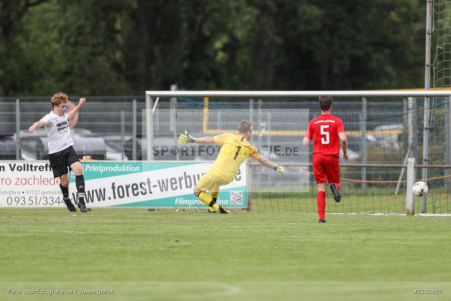 Philipp Ködel, Tor, Julian Moro, sport, action, Sportplatz Duivenallee, Saison 2021/2022, Juli 2021, Gemünden, Fussball, FVGS, FV Gemünden/Seifriedsburg, FCM, FC Mömlingen, Deutschland, Bezirksliga Unterfranken West, BFV, 25.07.2021 - Bild-ID: 2300607