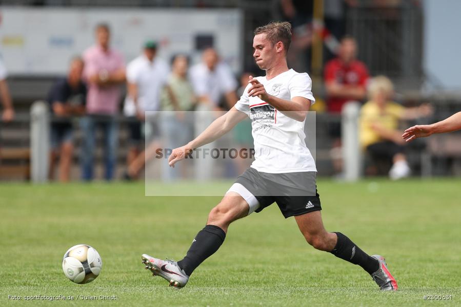 Luca Kupski, sport, action, Sportplatz Duivenallee, Saison 2021/2022, Juli 2021, Gemünden, Fussball, FVGS, FV Gemünden/Seifriedsburg, FCM, FC Mömlingen, Deutschland, Bezirksliga Unterfranken West, BFV, 25.07.2021 - Bild-ID: 2300631