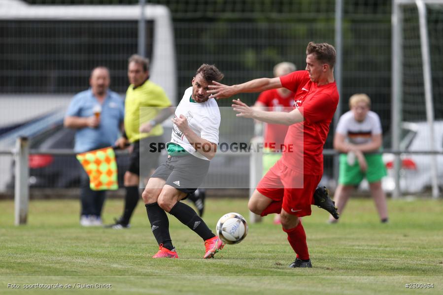 Tobias Bystrek, sport, action, Sportplatz Duivenallee, Saison 2021/2022, Juli 2021, Gemünden, Fussball, FVGS, FV Gemünden/Seifriedsburg, FCM, FC Mömlingen, Deutschland, Bezirksliga Unterfranken West, BFV, 25.07.2021 - Bild-ID: 2300634