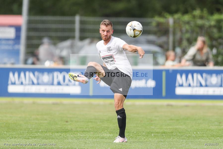 Manuel Krämer, sport, action, Sportplatz Duivenallee, Saison 2021/2022, Juli 2021, Gemünden, Fussball, FVGS, FV Gemünden/Seifriedsburg, FCM, FC Mömlingen, Deutschland, Bezirksliga Unterfranken West, BFV, 25.07.2021 - Bild-ID: 2300657