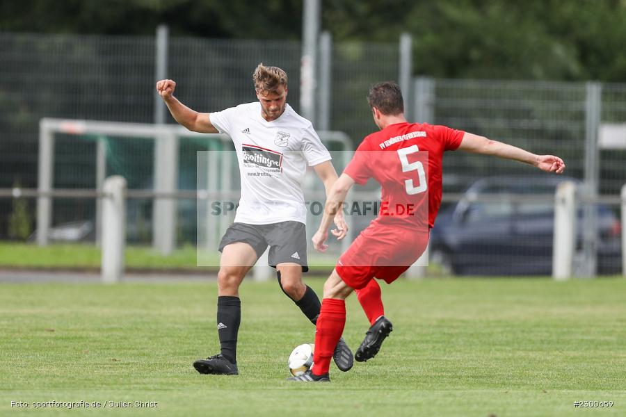 Philipp Fischer, sport, action, Sportplatz Duivenallee, Saison 2021/2022, Juli 2021, Gemünden, Fussball, FVGS, FV Gemünden/Seifriedsburg, FCM, FC Mömlingen, Deutschland, Bezirksliga Unterfranken West, BFV, 25.07.2021 - Bild-ID: 2300659