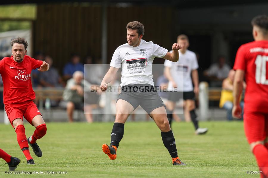 Robin Aichinger, sport, action, Sportplatz Duivenallee, Saison 2021/2022, Juli 2021, Gemünden, Fussball, FVGS, FV Gemünden/Seifriedsburg, FCM, FC Mömlingen, Deutschland, Bezirksliga Unterfranken West, BFV, 25.07.2021 - Bild-ID: 2300671