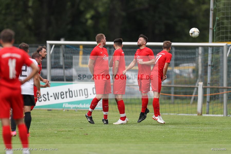 Freistoß, sport, action, Sportplatz Duivenallee, Saison 2021/2022, Juli 2021, Gemünden, Fussball, FVGS, FV Gemünden/Seifriedsburg, FCM, FC Mömlingen, Deutschland, Bezirksliga Unterfranken West, BFV, 25.07.2021 - Bild-ID: 2300680