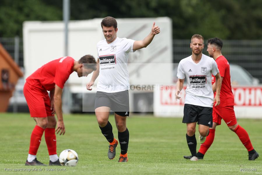 Robin Aichinger, sport, action, Sportplatz Duivenallee, Saison 2021/2022, Juli 2021, Gemünden, Fussball, FVGS, FV Gemünden/Seifriedsburg, FCM, FC Mömlingen, Deutschland, Bezirksliga Unterfranken West, BFV, 25.07.2021 - Bild-ID: 2300682
