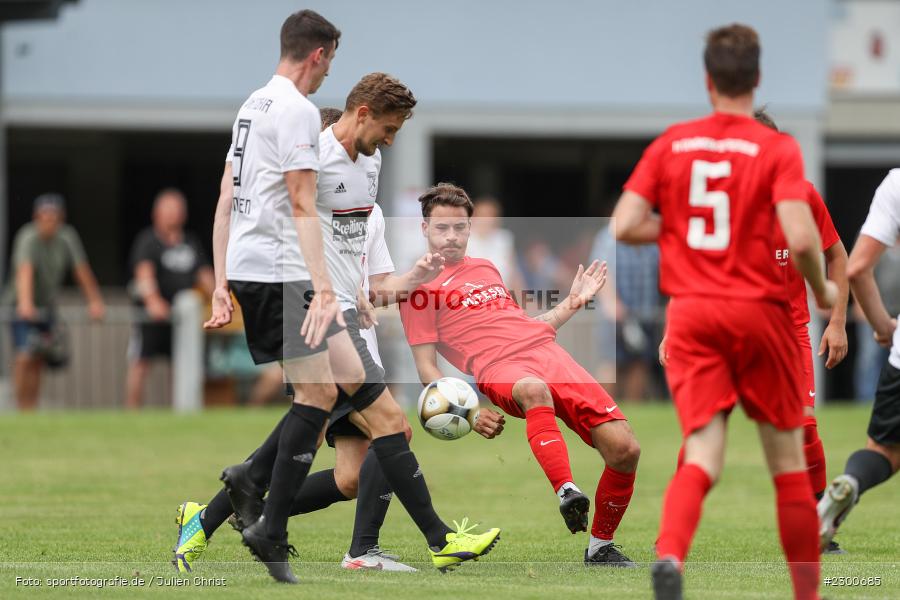 Konrad Scholz, sport, action, Sportplatz Duivenallee, Saison 2021/2022, Juli 2021, Gemünden, Fussball, FVGS, FV Gemünden/Seifriedsburg, FCM, FC Mömlingen, Deutschland, Bezirksliga Unterfranken West, BFV, 25.07.2021 - Bild-ID: 2300685
