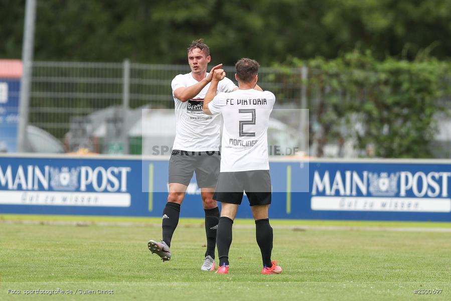 Torjubel, Luca Kupski, sport, action, Sportplatz Duivenallee, Saison 2021/2022, Juli 2021, Gemünden, Fussball, FVGS, FV Gemünden/Seifriedsburg, FCM, FC Mömlingen, Deutschland, Bezirksliga Unterfranken West, BFV, 25.07.2021 - Bild-ID: 2300697