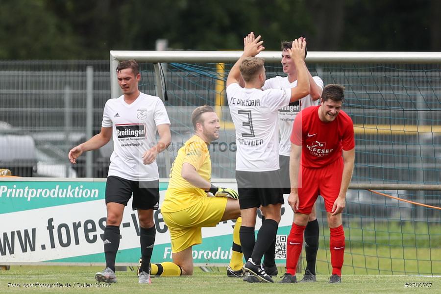 Emotionen, Torjubel, Philipp Meyer, sport, action, Sportplatz Duivenallee, Saison 2021/2022, Juli 2021, Gemünden, Fussball, FVGS, FV Gemünden/Seifriedsburg, FCM, FC Mömlingen, Deutschland, Bezirksliga Unterfranken West, BFV, 25.07.2021 - Bild-ID: 2300707