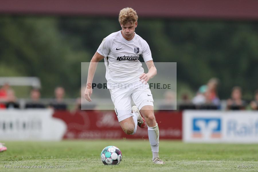 Vorstoß, Adrian Winter, Sportgelände, Karlburg, 27.07.2021, BFV, sport, action, Fussball, Deutschland, Juli 2021, Saison 2021/2022, Grabfeldgallier, TSV, Bayernliga Nord, TSV Großbardorf, TSV Karlburg - Bild-ID: 2300751