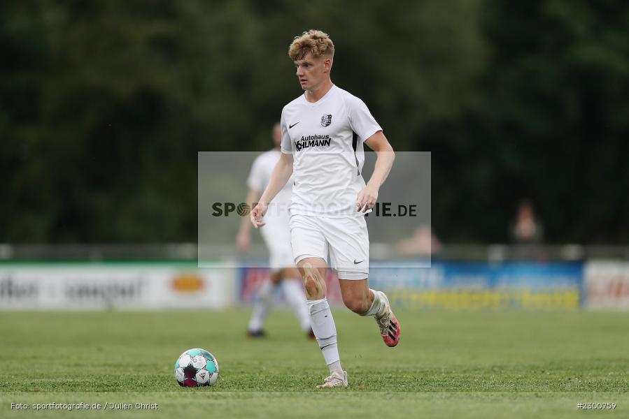 Adrian Winter, Sportgelände, Karlburg, 27.07.2021, BFV, sport, action, Fussball, Deutschland, Juli 2021, Saison 2021/2022, Grabfeldgallier, TSV, Bayernliga Nord, TSV Großbardorf, TSV Karlburg - Bild-ID: 2300759